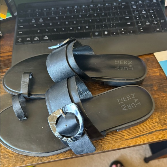 Naturalizer brand size 10, black and comfortable. - Picture 3 of 3